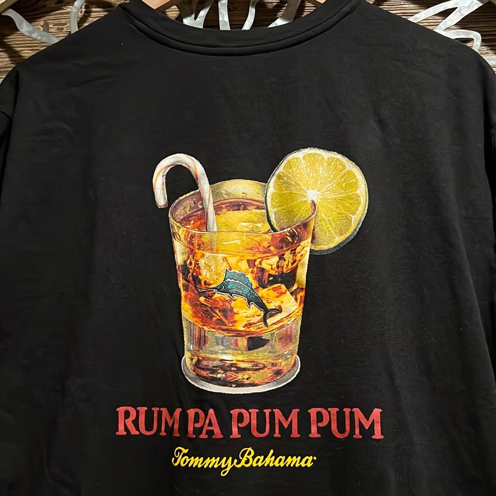 Like new! Tommy Bahama men’s tall Tee